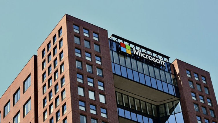 Microsoft впервые за 51 год запускает программу добровольного увольнения.