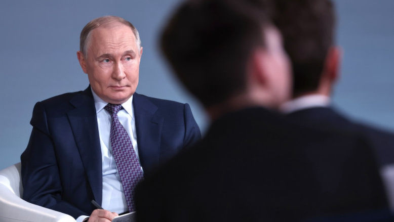 Vladimir Putin mărturisește că se gândește la un succesor
