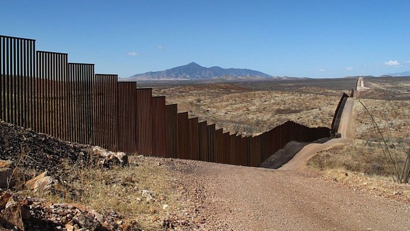 Pentagonul va aloca 3,6 miliarde pentru zidul de la frontiera cu Mexicul