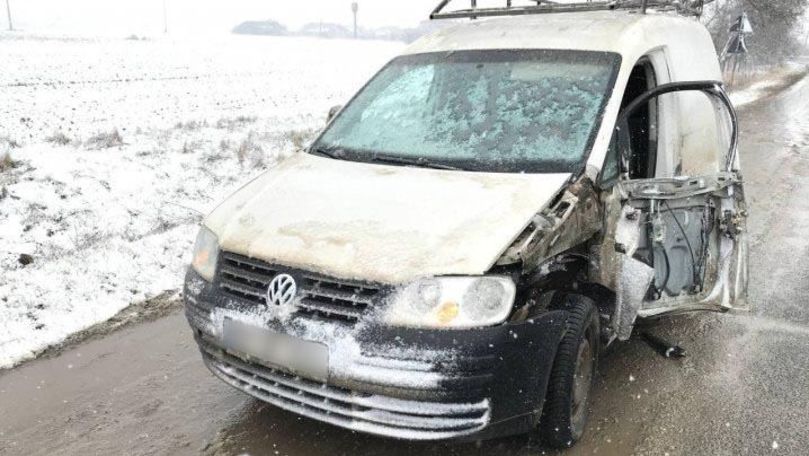 Accident la Cantemir: O furgonetă, grav avariată de un tractor