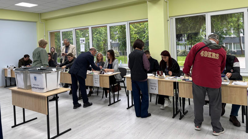 Peste 4.500 de români din R. Moldova au votat deja până la ora 10:00