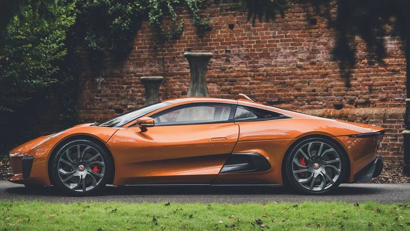 Один из четырех суперкаров Jaguar из фильма о Бонде пустят с молотка.