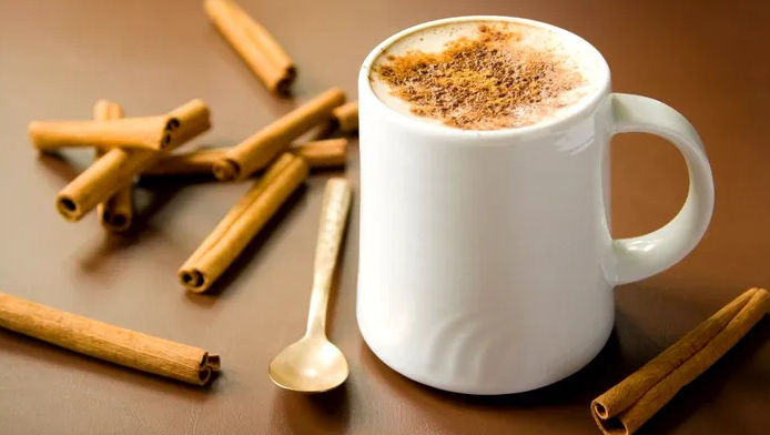 Ce să pui în cafea în loc de lapte ca să-ți protejezi sănătatea