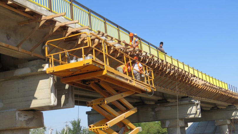 Podul și pasajul de pe M5, reabilitate în proporție de 65%