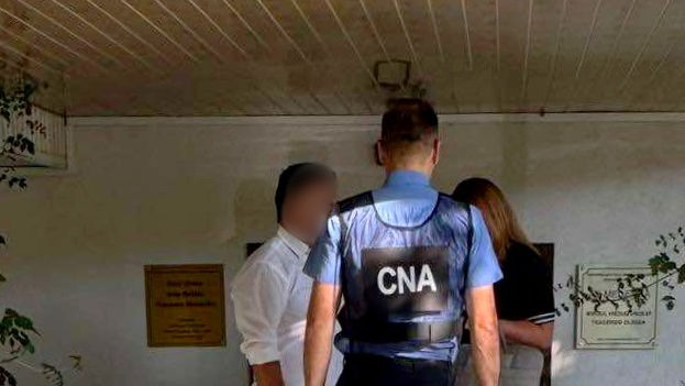 Percheziții la un executor judecătoresc, acuzat de abuz de serviciu