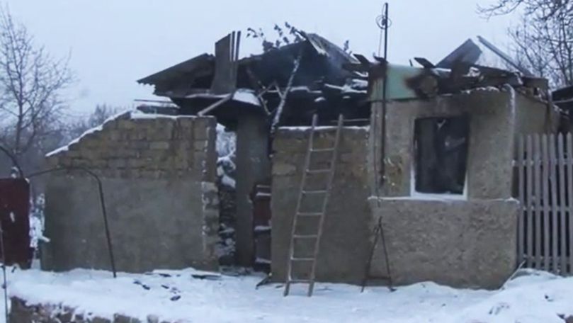 O familie din Florești a rămas iarna pe drumuri după ce le-a ars casa
