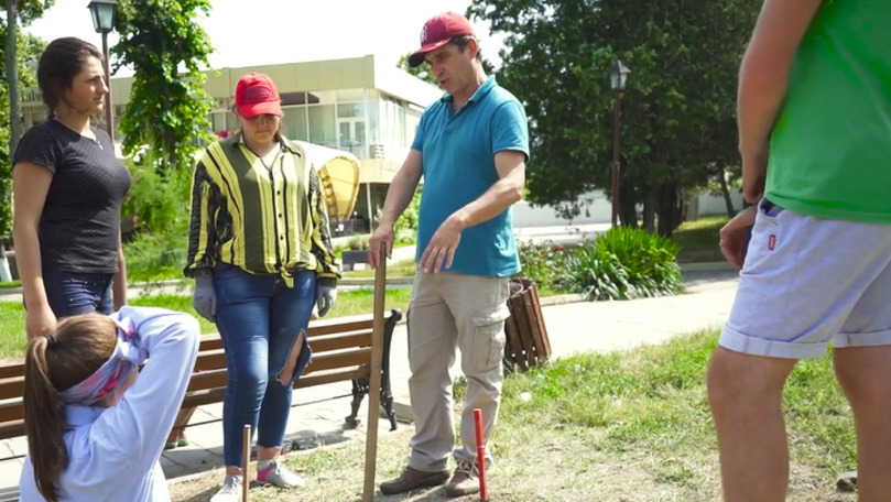 Studenții de la arheologie își fac practica cu sapa în mână la Soroca