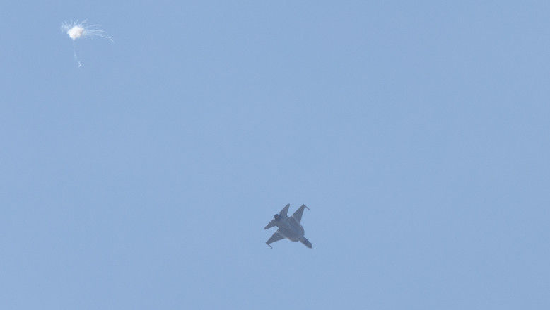 Un avion militar s-a prăbuşit în Egipt: Membrii echipajului au murit