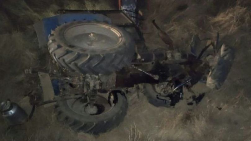 O fetiță de 3 ani a murit după ce un tractor s-a răsturnat la Strășeni