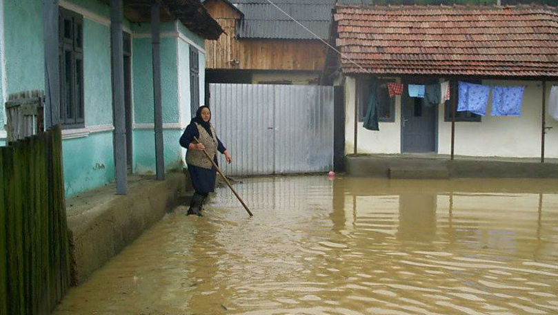 Cod galben: Oameni blocați și gospodării inundate