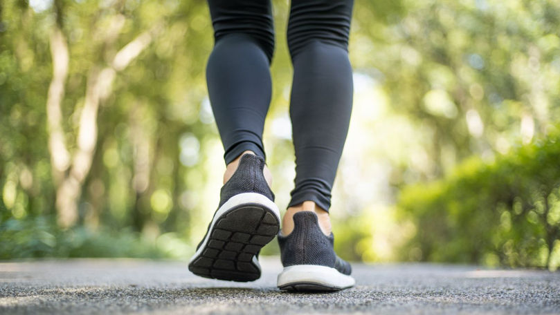 Утренняя прогулка на 20 минут улучшает настроение, сон и работу мозга.