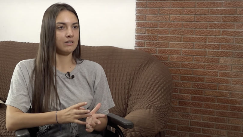 Povestea unei tinere care a rămas fără picioare la vârsta de șase ani