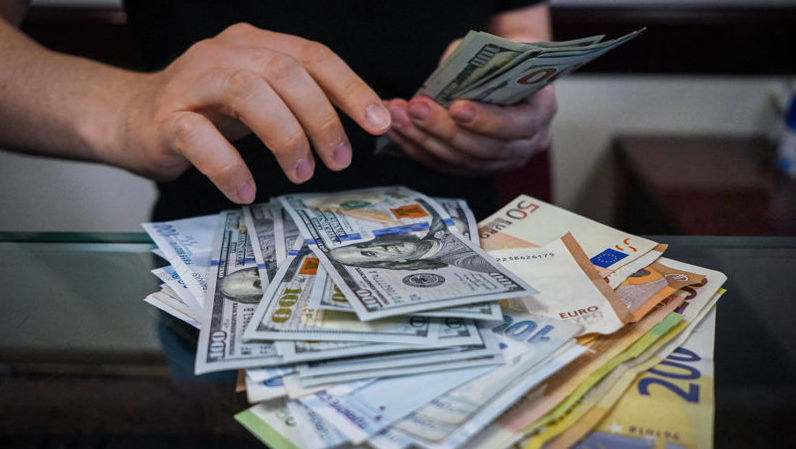 Curs valutar 30 iulie 2025: Cât valorează un euro și un dolar