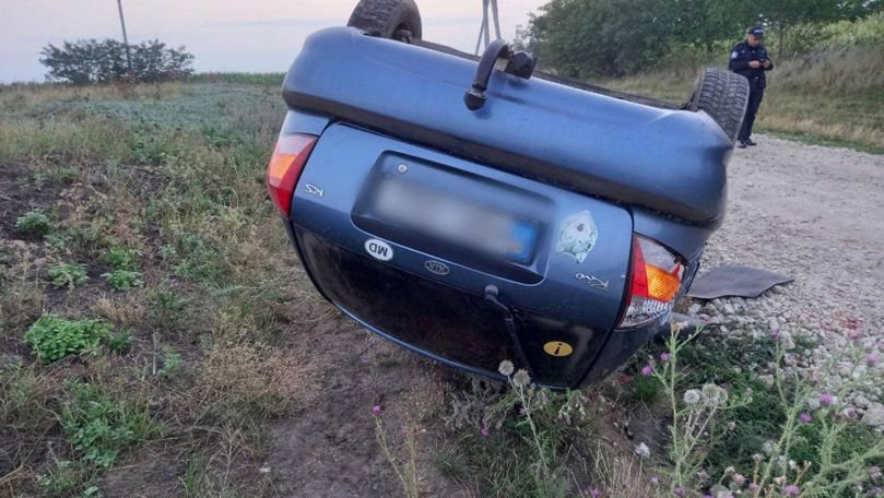 Accident grav la Drochia: Un șofer beat s-a răsturnat cu automobilul