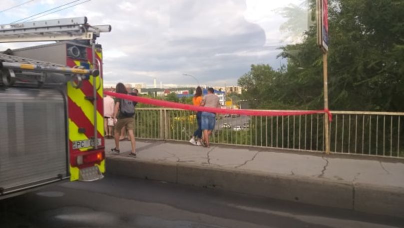 Alertă: Un bărbat a amenințat că se aruncă de pe podul de la Circ