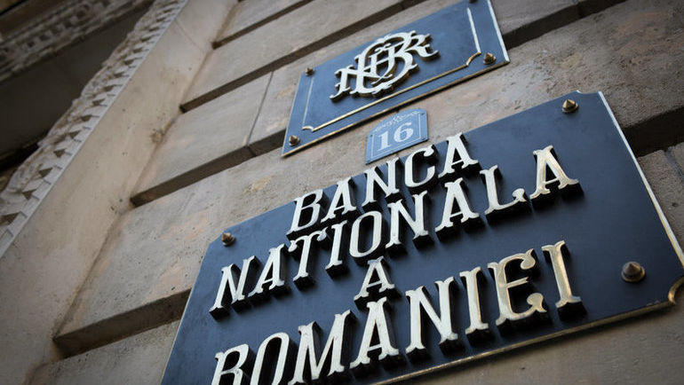 România a cheltuit două miliarde de euro ca să mențină cursul leului