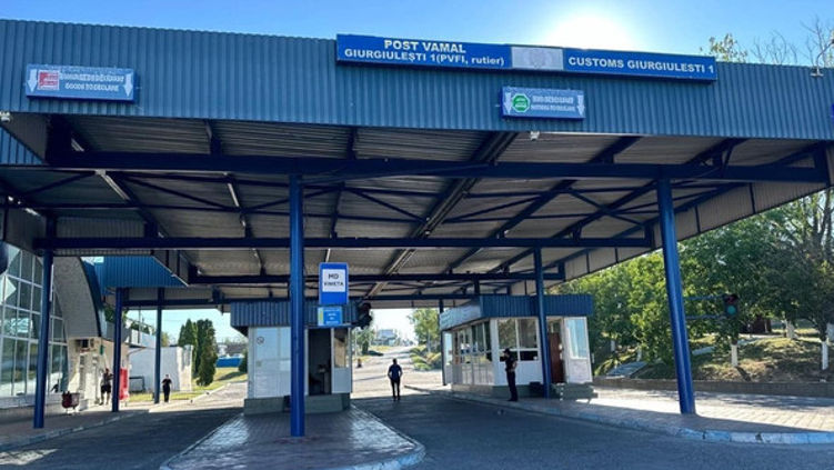 На таможенных пунктах Румынии временно приостановлено оформление грузов.