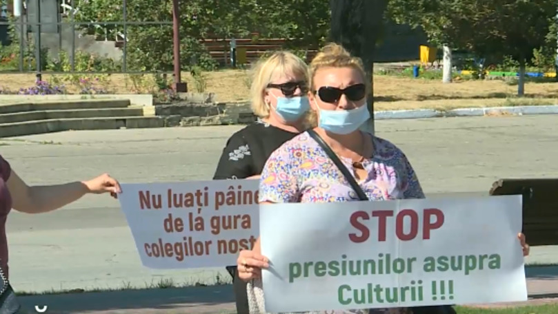 Angajaţii Casei de Cultură din Anenii Noi au organizat un protest