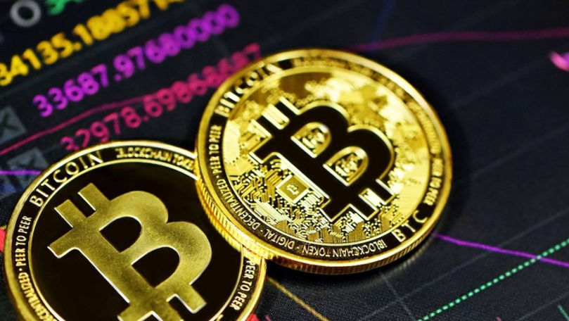 Bitcoin depăşeşte nivelul de 57.000 de dolari pentru prima dată din 2021