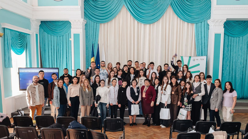 450 de elevi au participat la semifinalele Tekwill Junior Ambassadors
