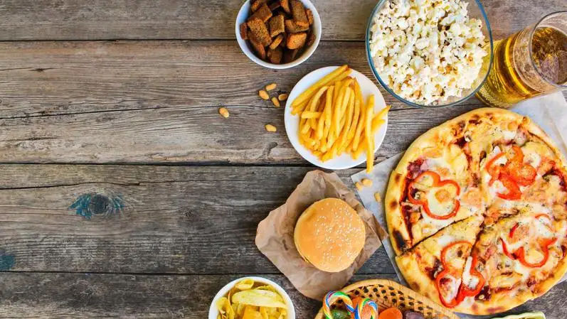 Studiu: Alimentele ultraprocesate, legate de mii de decese premature