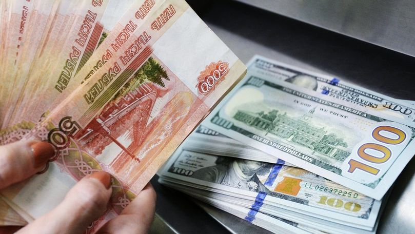 Transferurile în ruble și dolari s-au redus, iar cele în euro au crescut