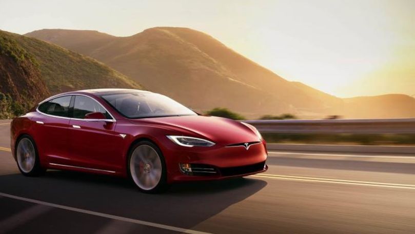 Plângeri la NHTSA: Mașinile Tesla ar putea avea o mare problemă