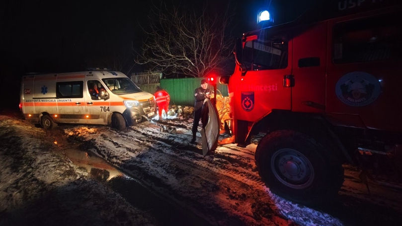 Ambulanțe și vehicule, deblocate de salvatori în centrul și sudul țării