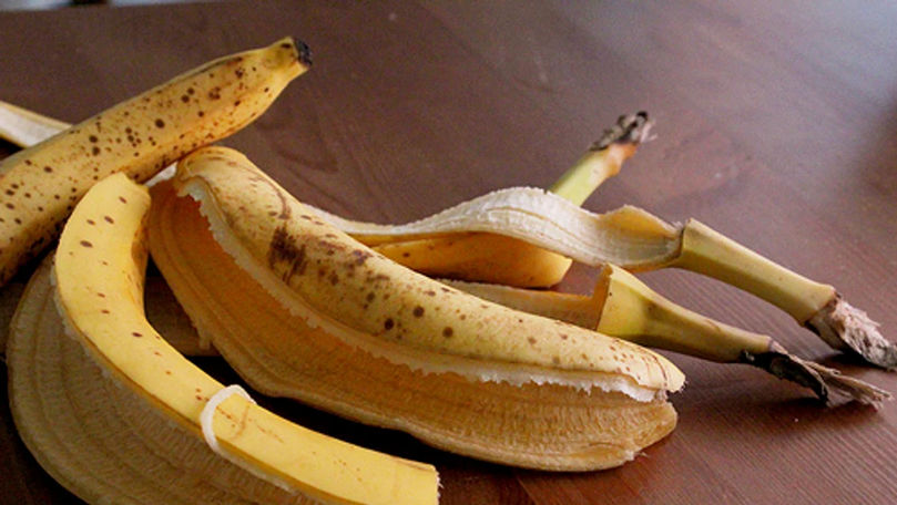 De ce să pui coji de banană peste carne înainte de a o băga la cuptor