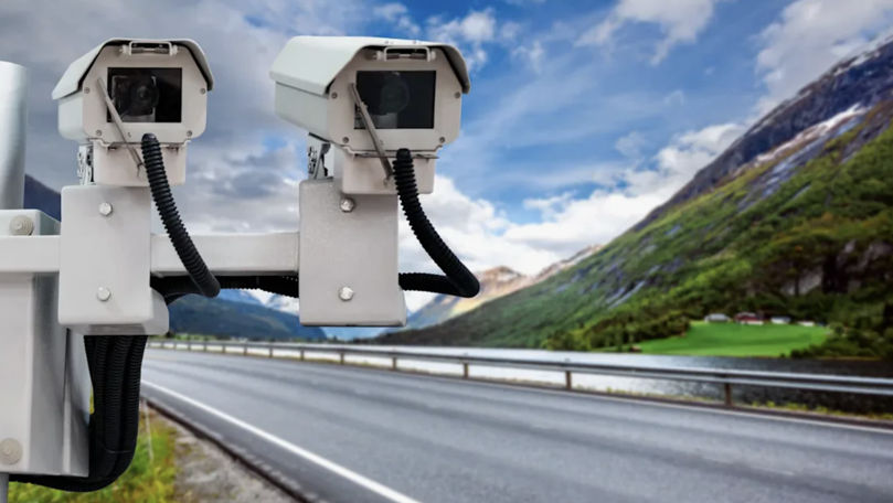 Сбой системы ИИ-слежения устраивает "день сурка" невиновному жителю США.