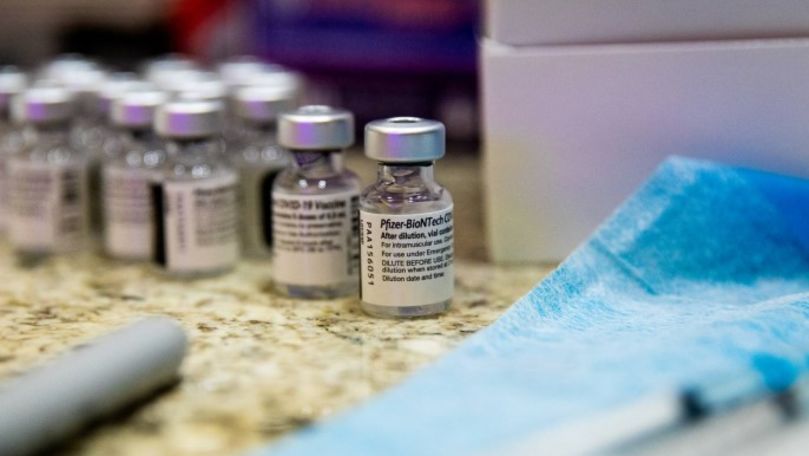 Un lot de vaccin Pfizer și AstraZeneca urmează să ajungă în Moldova