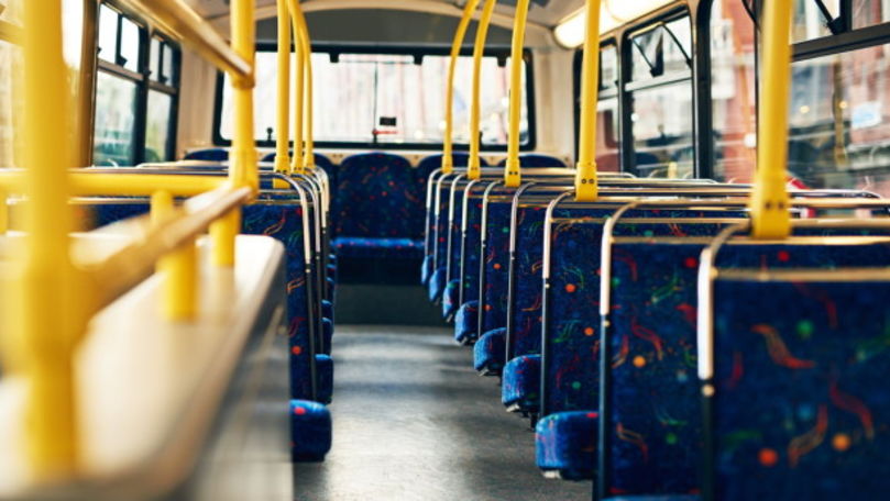 Un angajat a găsit un pachet cu 300.000 de lire sterline în autobuz