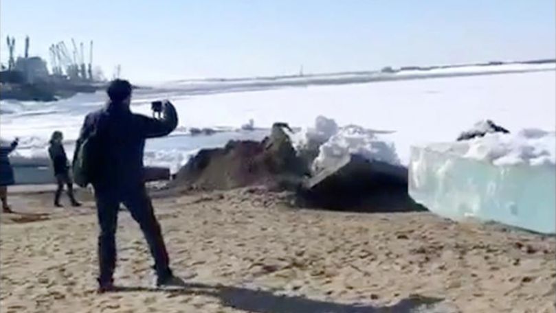 Tsunami de gheață, filmat în luna iunie pe un râu din Rusia