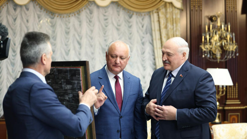 Dodon i-a promis lui Lukașenko: După alegeri, Moldova va coopera cu CSI