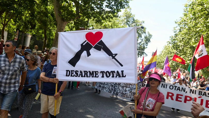 Protest împotriva reînarmării Europei la Madrid: Nu NATO