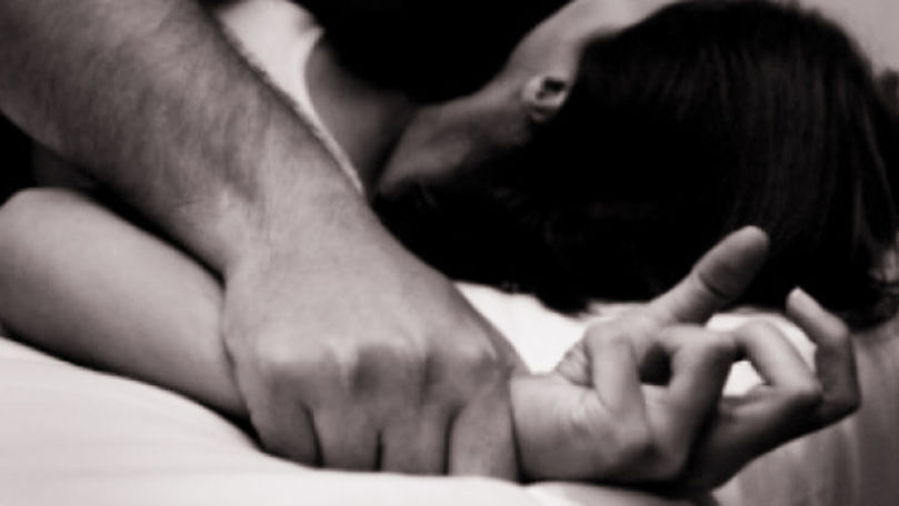 O tânără de 26 de ani, violată în Capitală de 3 prieteni beți