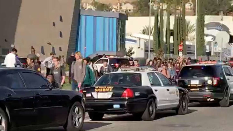 Atac armat la un liceu de lângă Los Angeles: Una dintre victime a murit
