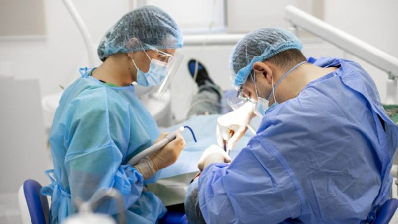Prețurile mici și medicii calificați atrag mii de străini în R. Moldova