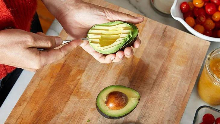 Cum plantezi avocado folosind sâmburele fructului