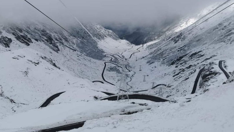 Imagini rupte din poveste. A nins puternic pe Transfăgărășan
