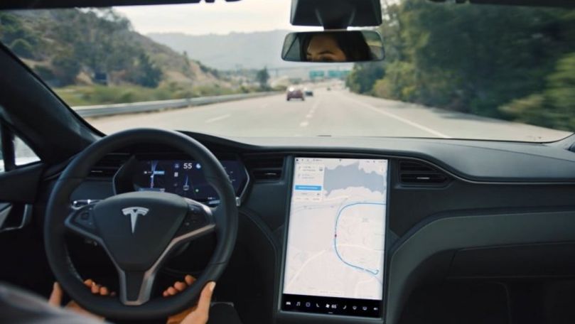 Tesla усилит систему обнаружения пешеходов и велосипедистов.