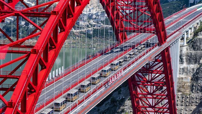 Cel mai lung pod rutier suspendat cu două punţi din lume, inaugurat
