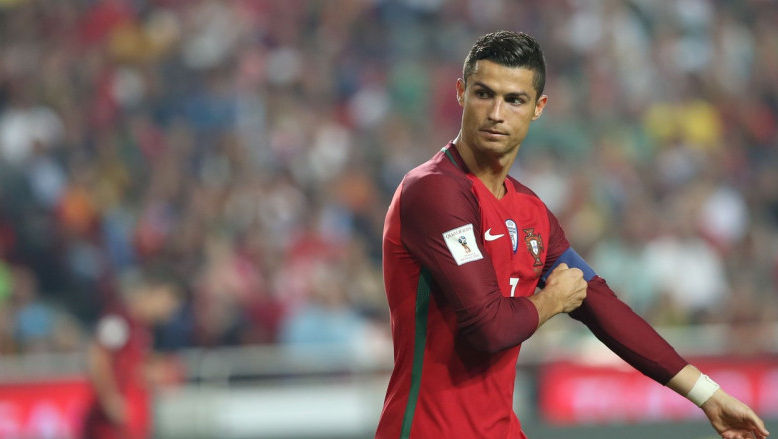 Ronaldo, amendat după ce a dat de pământ cu telefonul unui spectator