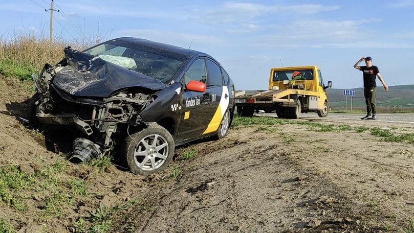 Accident violent pe traseul Chișinău-Bălți: Două mașini, grav avariate