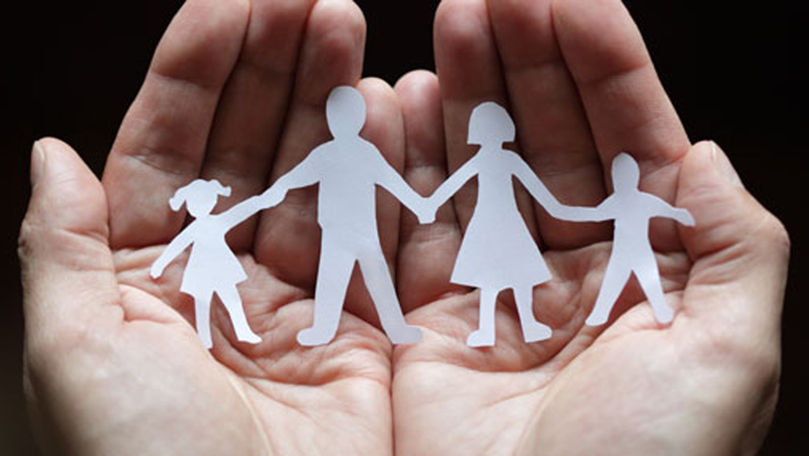 Între carieră și familie: Provocările părinților cu copii mici din țară