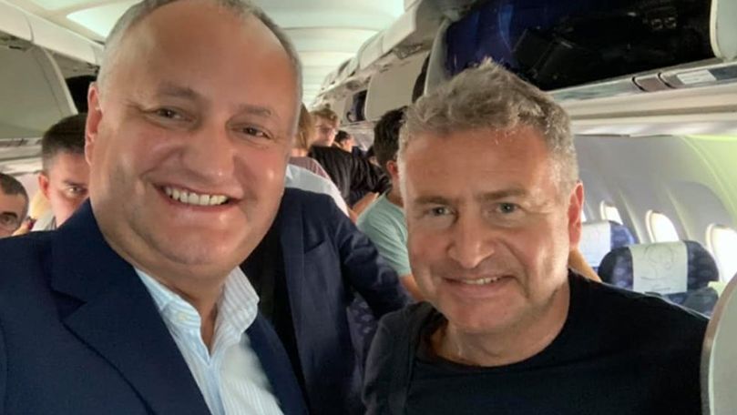 Dodon și Agutin, poză în avion înainte de concertul de la Tiraspol