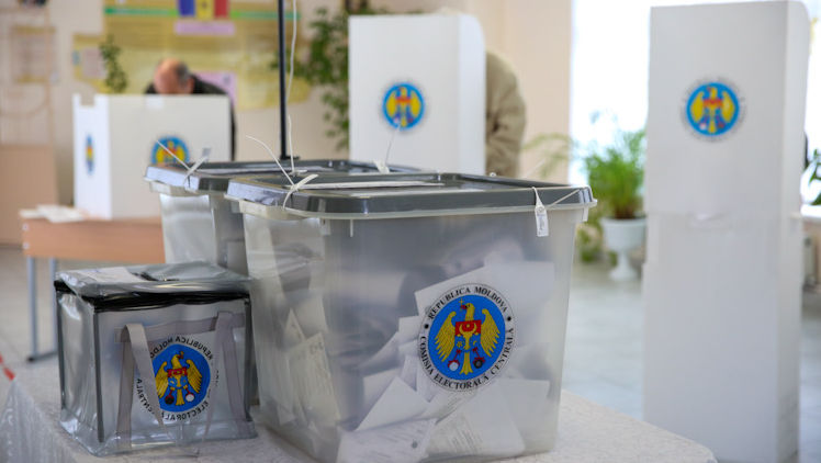 Șeful CE, la Chișinău: Alegerile din toamnă, sub risc de dezinformare