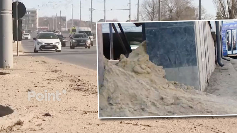 Mormane de praf pe străzile Capitalei: Nivelul poluării aerului crește în apropierea arterelor aglomerate.