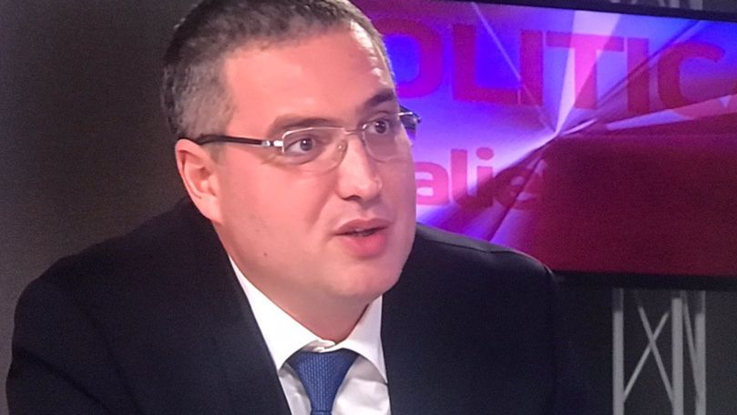 Усатый: Одного из судей КС прижали к стенке старым делом.