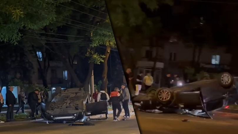 S-a răsturnat cu mașina pe o stradă din Chișinău: Un șofer, la spital